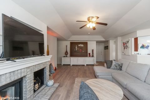 Tiny photo for 1952 Crenshaw Circle #1952, Vernon Hills, IL 60061 (MLS # 12346546)