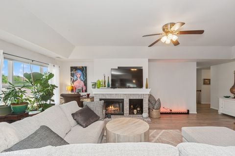 Tiny photo for 1952 Crenshaw Circle #1952, Vernon Hills, IL 60061 (MLS # 12346546)