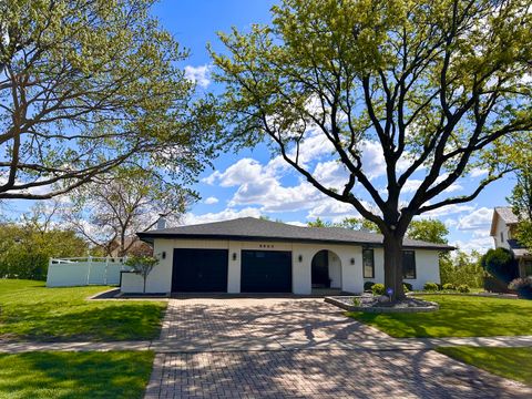 Photo of Willowbrook, IL 60527 (MLS # 12632493)