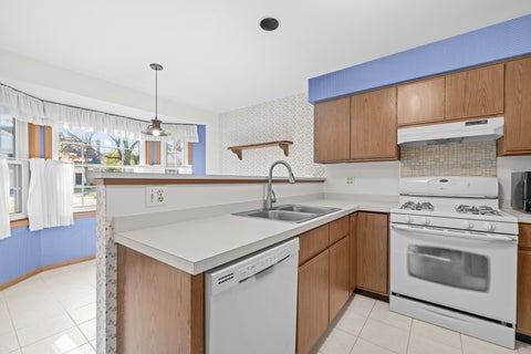 Tiny photo for 1951 N CHARTER POINT Drive, Arlington Heights, IL 60004 (MLS # 12789258)