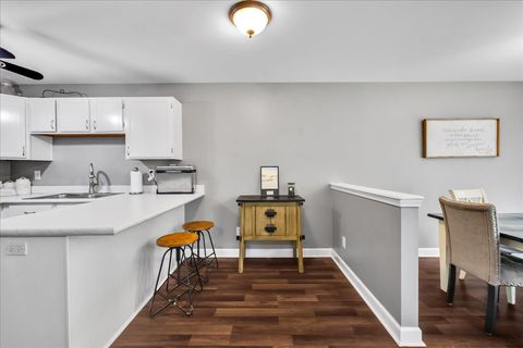 Tiny photo for 911 Fawn Ridge Court #B, Yorkville, IL 60560 (MLS # 12358823)