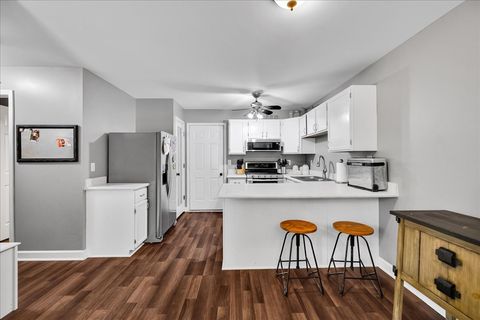 Tiny photo for 911 Fawn Ridge Court #B, Yorkville, IL 60560 (MLS # 12358823)