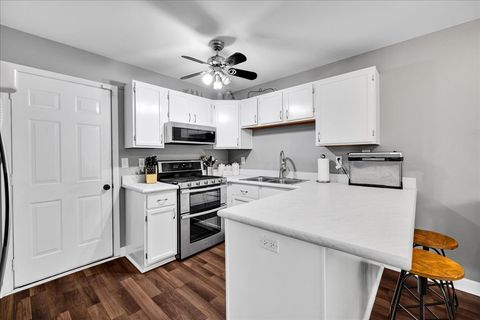 Tiny photo for 911 Fawn Ridge Court #B, Yorkville, IL 60560 (MLS # 12358823)