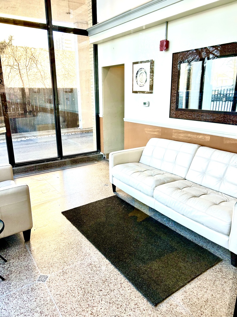 6701 S Crandon Avenue 9B