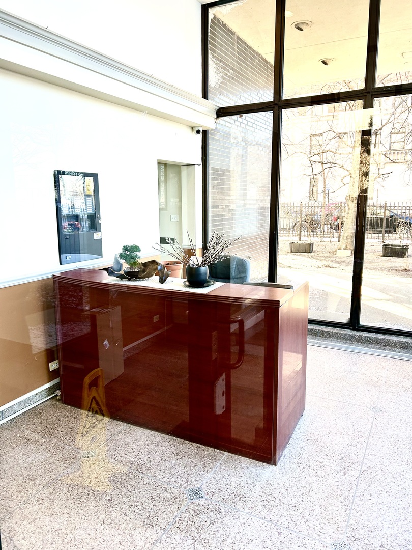 6701 S Crandon Avenue 9B