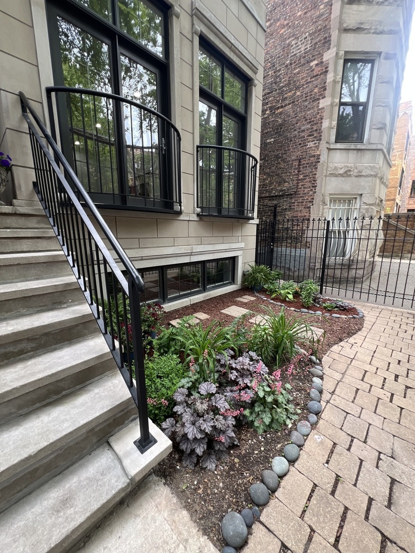 2635 W IOWA Street