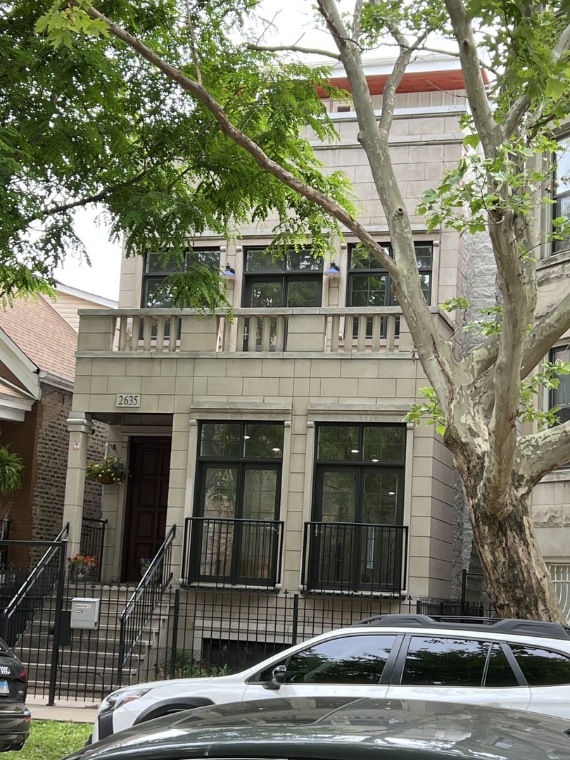 2635 W IOWA Street