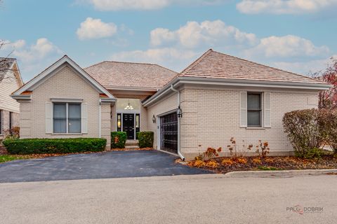 Photo of 1 Hotchkiss Court, Lincolnshire, IL 60069 (MLS # 12519190)