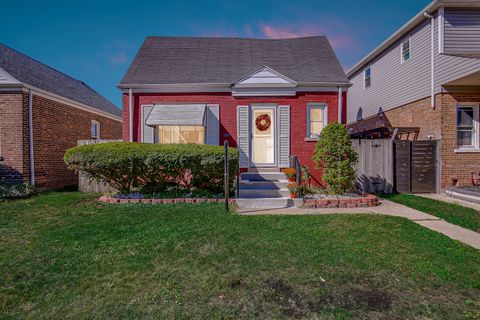 Tiny photo for 10922 S AVENUE B, Chicago, IL 60617 (MLS # 12490848)