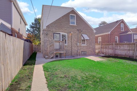 Tiny photo for 10922 S AVENUE B, Chicago, IL 60617 (MLS # 12490848)