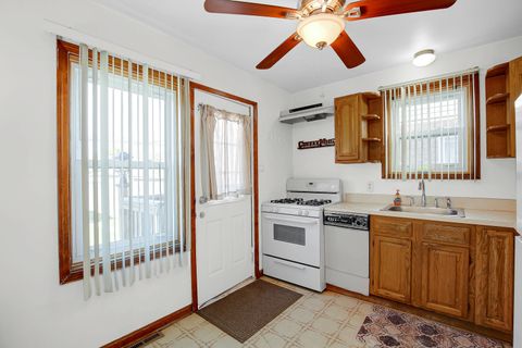 Tiny photo for 10922 S AVENUE B, Chicago, IL 60617 (MLS # 12490848)