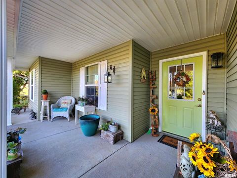 Tiny photo for 156 HANOVER Lane, Murphysboro, IL 62966 (MLS # EB460283)