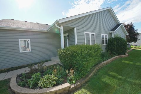 Tiny photo for 49 S Walnut Drive, North Aurora, IL 60542 (MLS # 12678108)