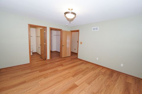 Tiny photo for 49 S Walnut Drive, North Aurora, IL 60542 (MLS # 12678108)