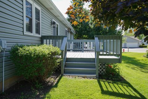 Tiny photo for 49 S Walnut Drive, North Aurora, IL 60542 (MLS # 12678108)