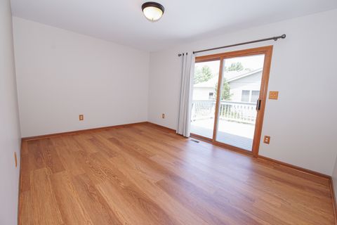 Tiny photo for 49 S Walnut Drive, North Aurora, IL 60542 (MLS # 12678108)