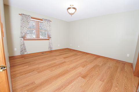 Tiny photo for 49 S Walnut Drive, North Aurora, IL 60542 (MLS # 12678108)