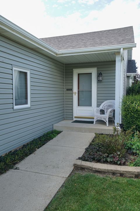 Tiny photo for 49 S Walnut Drive, North Aurora, IL 60542 (MLS # 12678108)