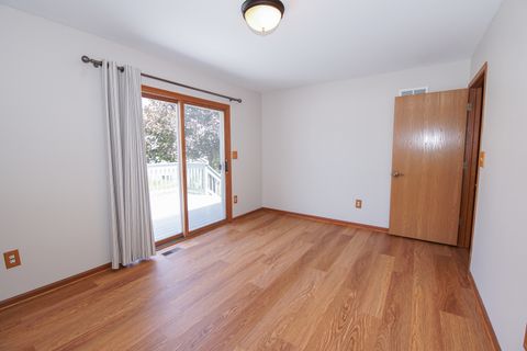 Tiny photo for 49 S Walnut Drive, North Aurora, IL 60542 (MLS # 12678108)