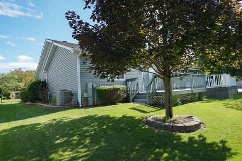Tiny photo for 49 S Walnut Drive, North Aurora, IL 60542 (MLS # 12678108)