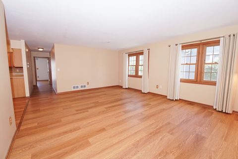 Tiny photo for 49 S Walnut Drive, North Aurora, IL 60542 (MLS # 12678108)