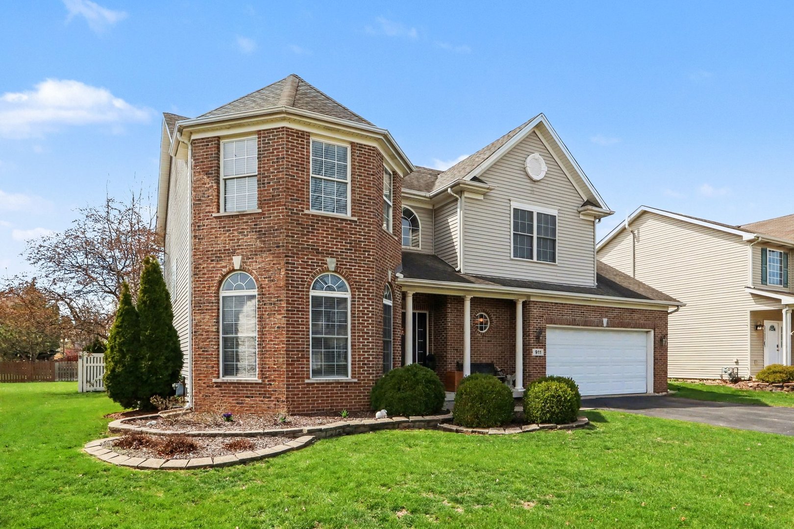 911 E Butterfield Circle