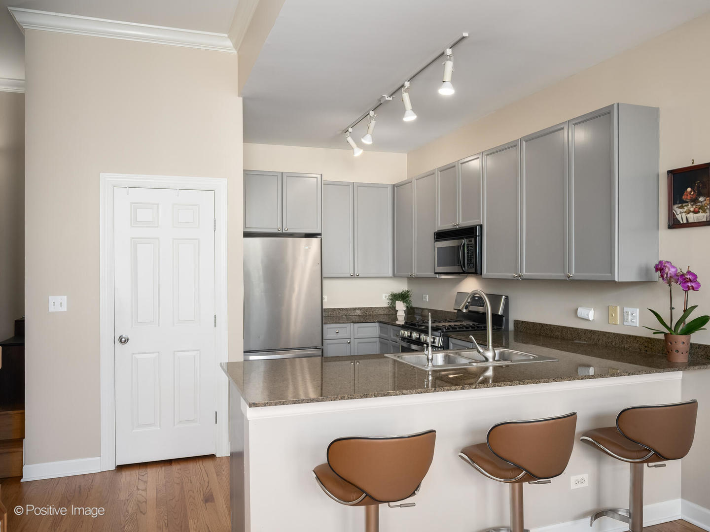 2733 N Lincoln Avenue C