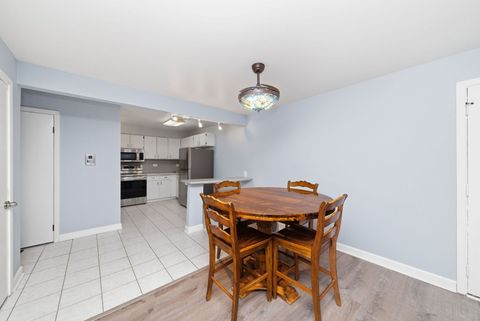 Tiny photo for 483 N Larch Avenue #204W, Elmhurst, IL 60126 (MLS # 12595822)