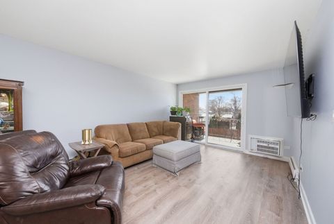 Tiny photo for 483 N Larch Avenue #204W, Elmhurst, IL 60126 (MLS # 12595822)