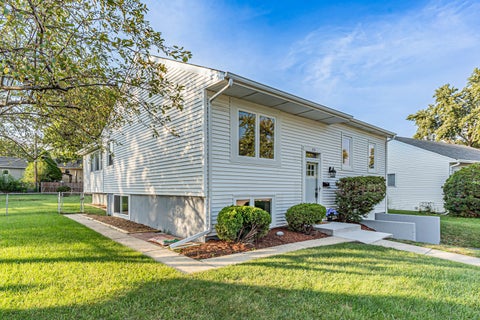 Tiny photo for 424 Mark Avenue, Glendale Heights, IL 60139 (MLS # 12761432)