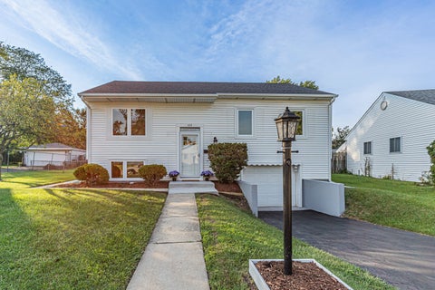 Tiny photo for 424 Mark Avenue, Glendale Heights, IL 60139 (MLS # 12761432)