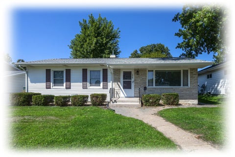 Photo of 2420 N Sturdevant Street, Davenport, IA 52804 (MLS # 12738916)