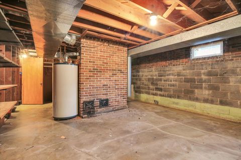 Tiny photo for 722 S Lynn Street, Champaign, IL 61820 (MLS # 12475733)