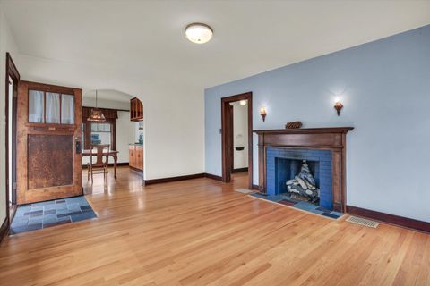 Tiny photo for 722 S Lynn Street, Champaign, IL 61820 (MLS # 12475733)