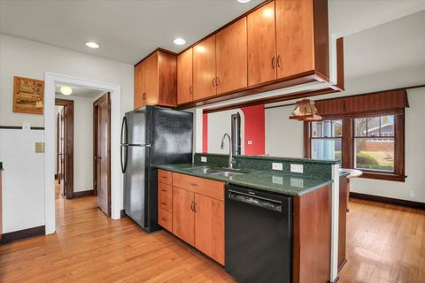 Tiny photo for 722 S Lynn Street, Champaign, IL 61820 (MLS # 12475733)