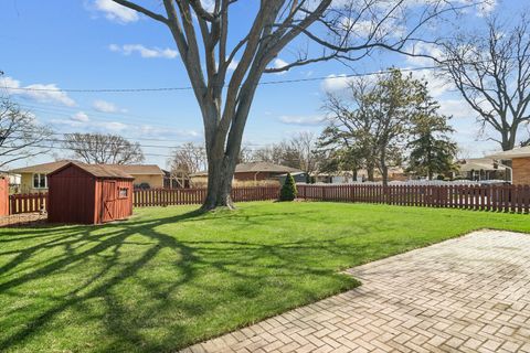 Tiny photo for 589 Jon Lane, Des Plaines, IL 60016 (MLS # 12606490)