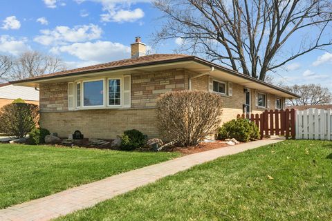 Tiny photo for 589 Jon Lane, Des Plaines, IL 60016 (MLS # 12606490)