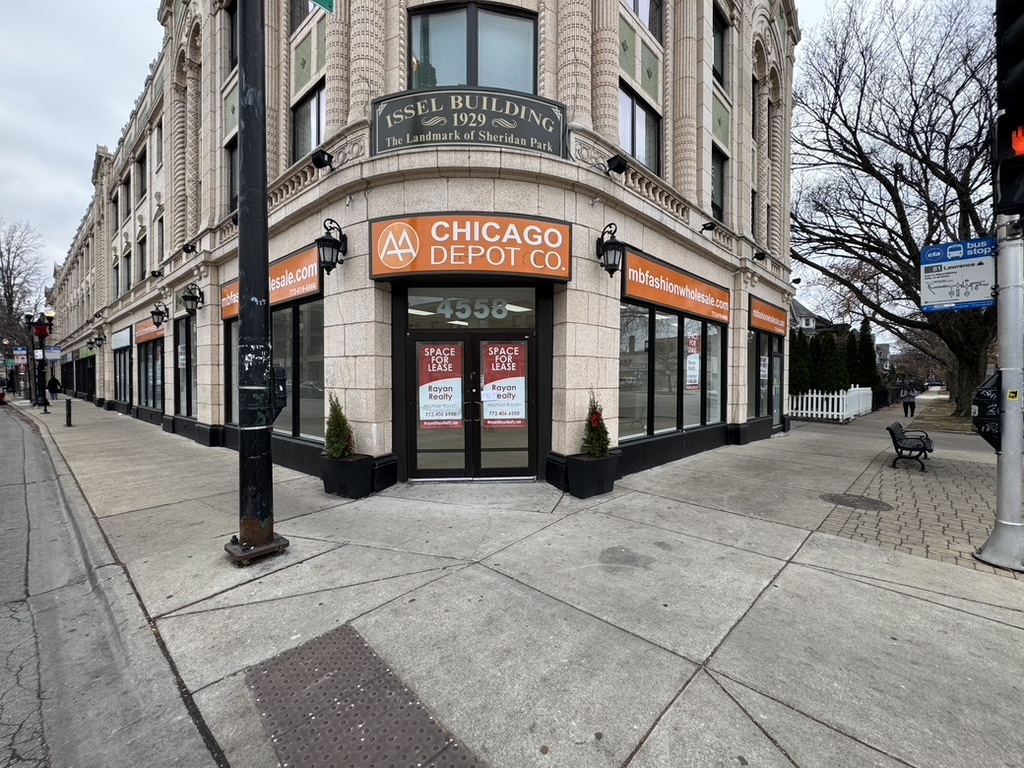 4558 N Clark Street