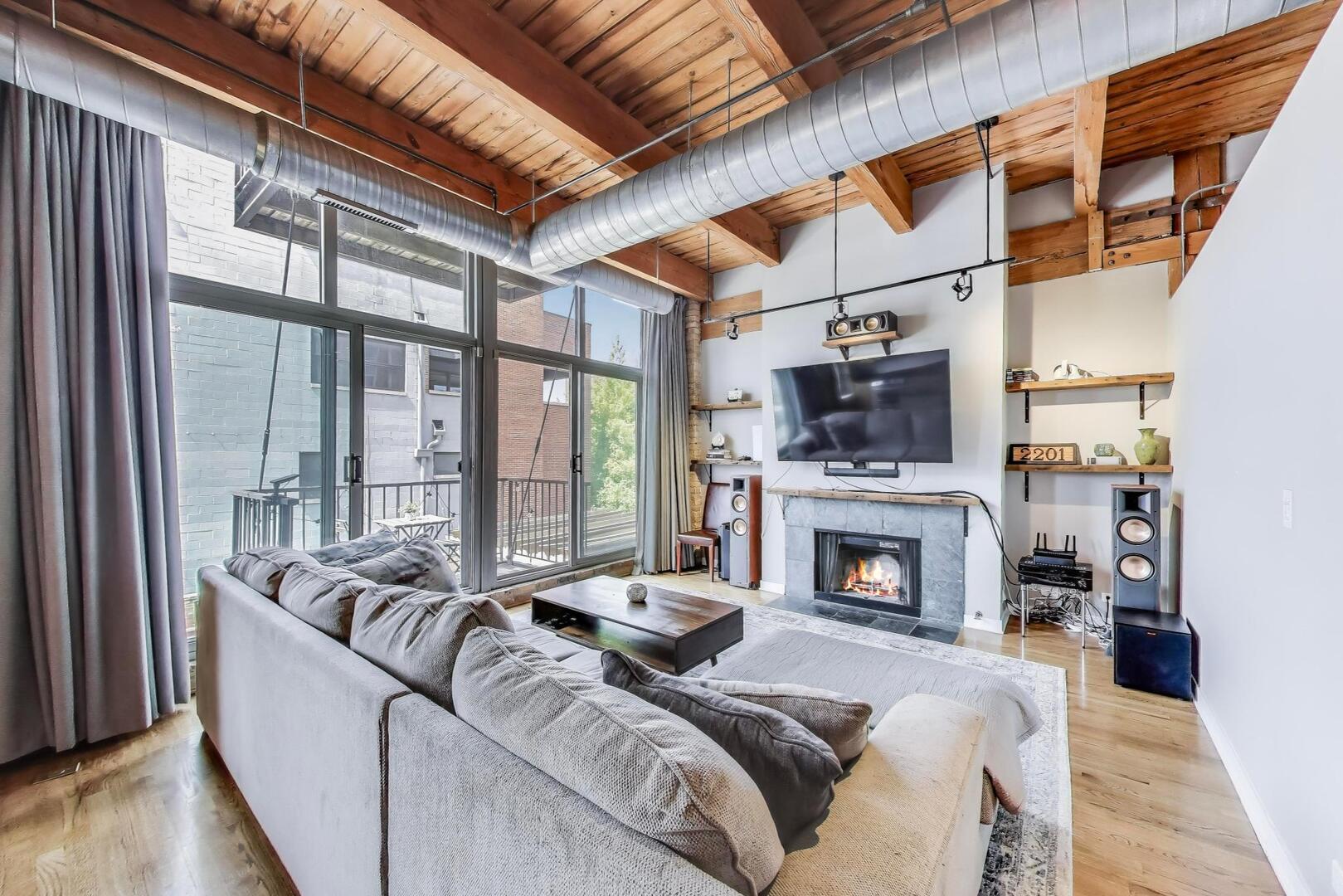 2201 W Wabansia Avenue 11