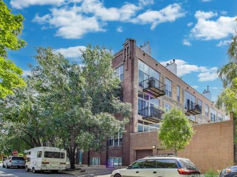 Photo of 2201 W Wabansia Avenue #11, Chicago, IL 60647 (MLS # 12503691) Photo of 2201 W Wabansia Avenue #11, Chicago, IL 60647 (MLS # 12503691)