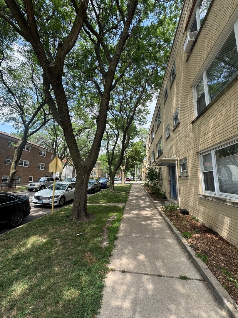 5047 N Washtenaw Avenue 12