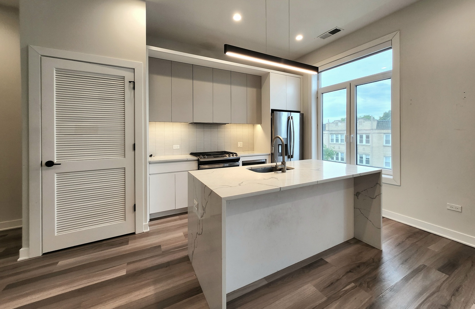 1348 W Roscoe Street 409