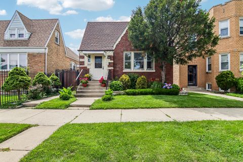 Photo of 2842 N Mont Clare Avenue, Chicago, IL 60634 (MLS # 12703096)