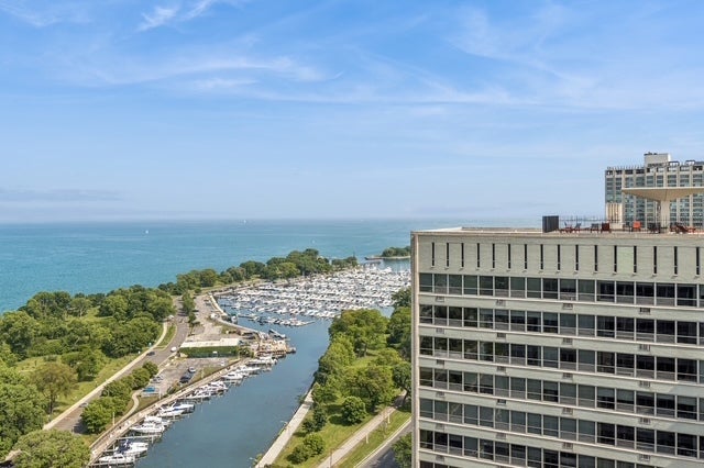 3550 N Lake Shore Drive 716