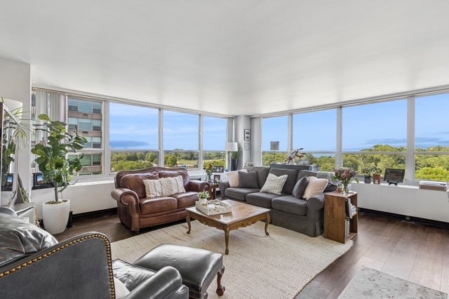 3550 N Lake Shore Drive 716