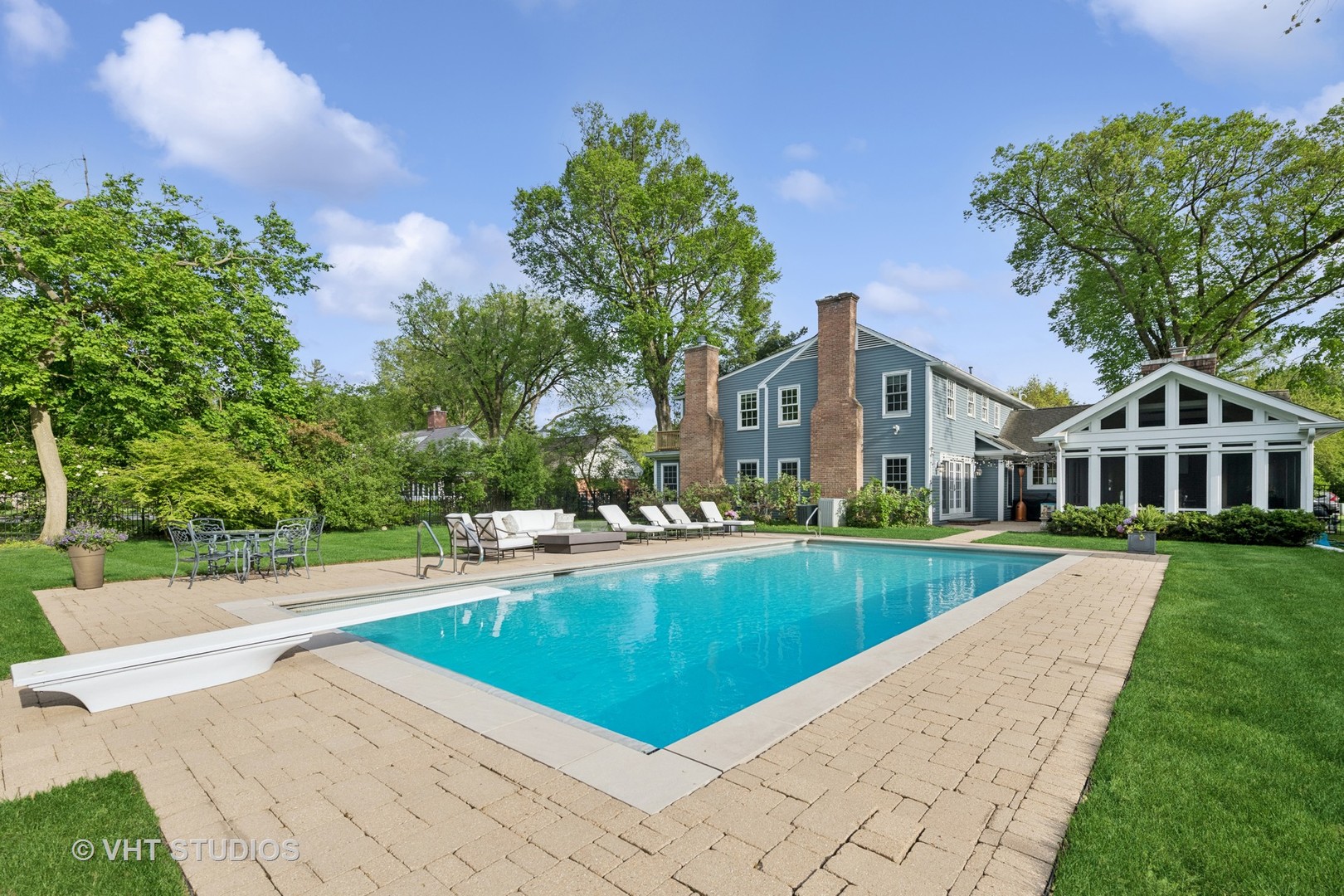 11 Longmeadow Road