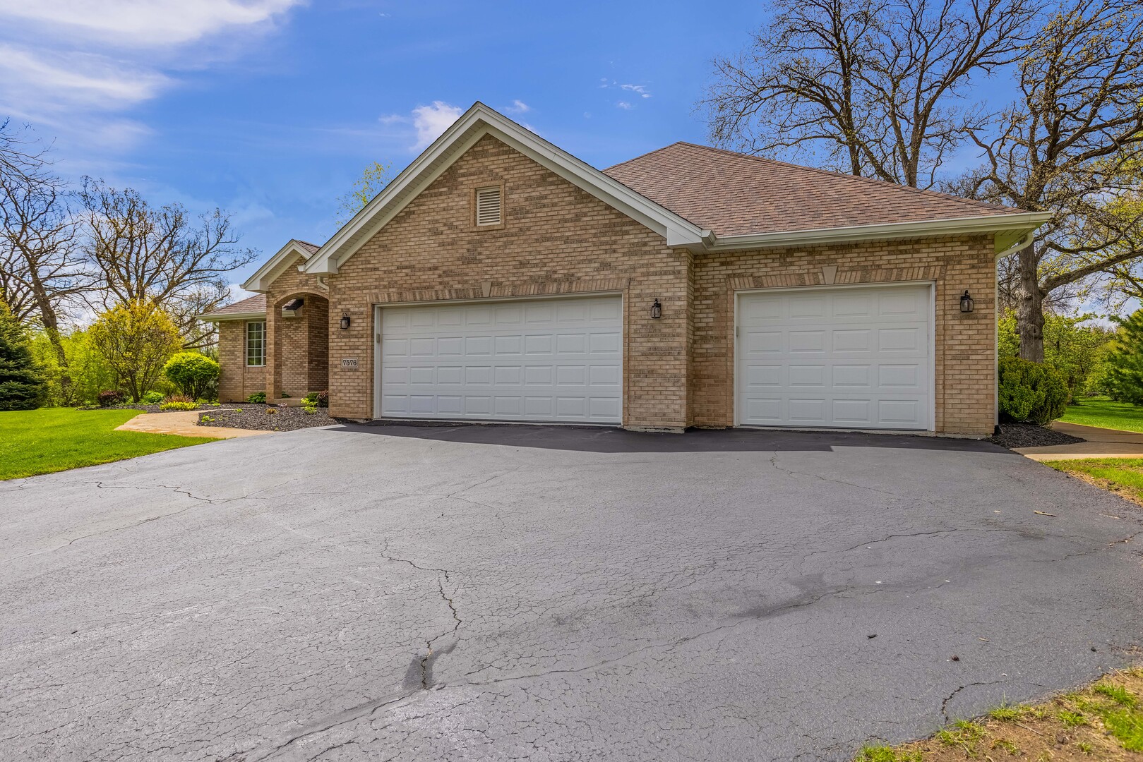 7576 Deer Track Trail