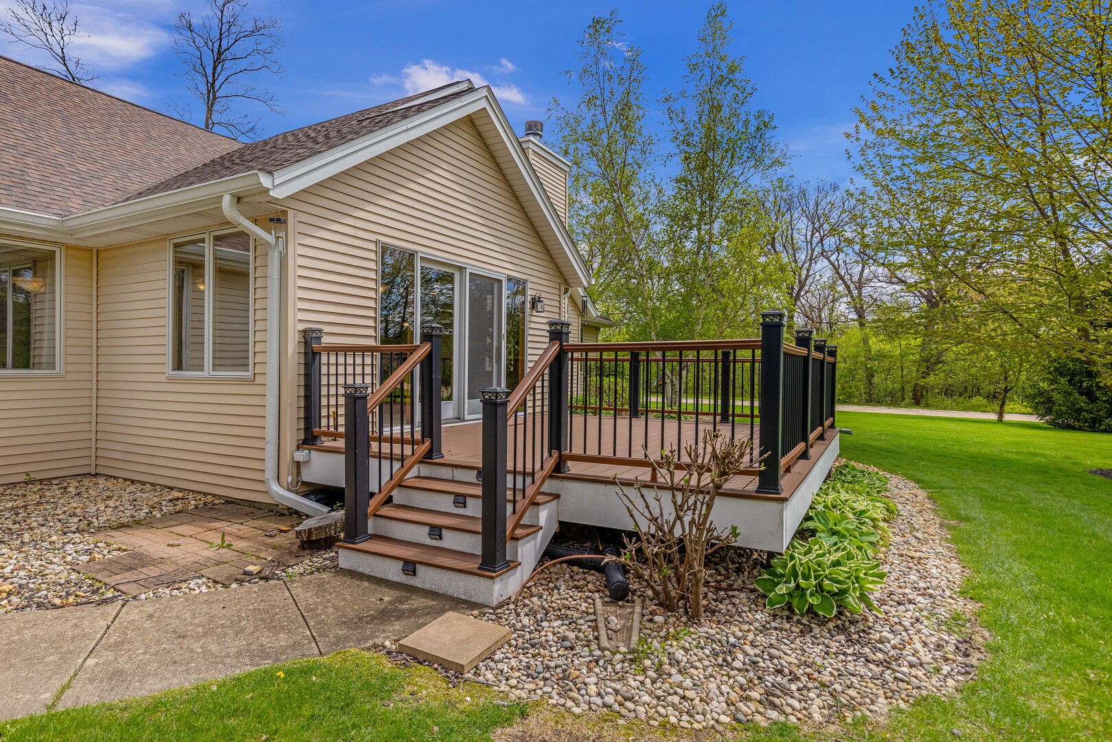 7576 Deer Track Trail