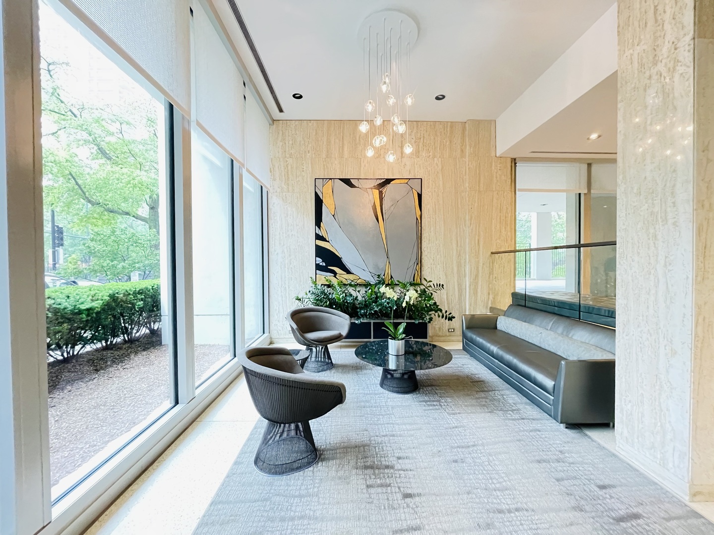 88 W SCHILLER Street 2805L