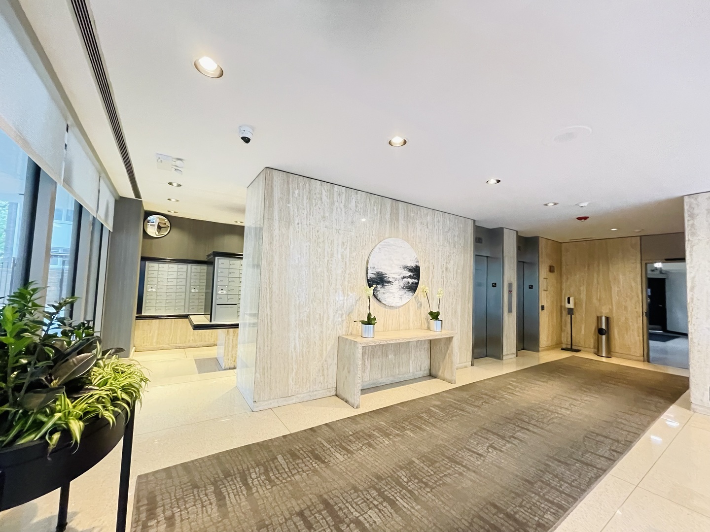 88 W SCHILLER Street 2805L